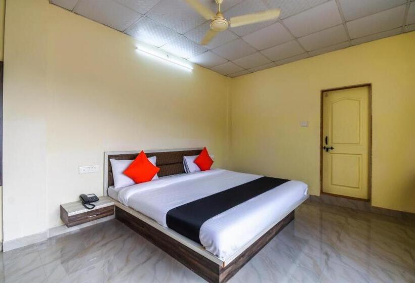 חדר קלאסי לשלושה, Collection O 64849 Dwarka Lodge