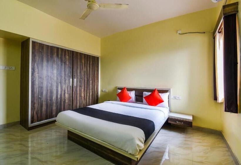 חדר קלאסי לשלושה, Collection O 64849 Dwarka Lodge