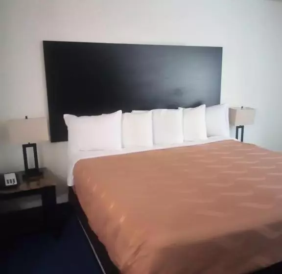 キングサイズベッドのスタンダードルーム, Fairbridge Inn & Suites Sunnyside