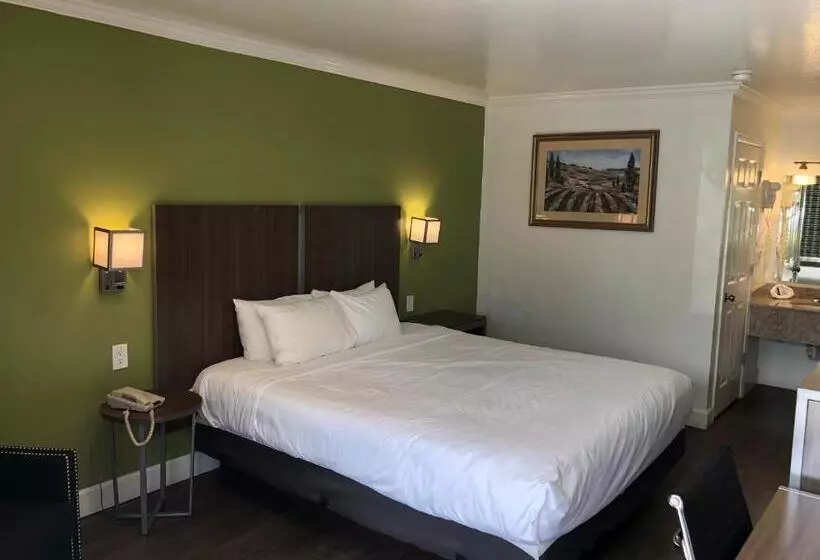 اتاق لوکس با تخت بزرگ, Gilroy Inn