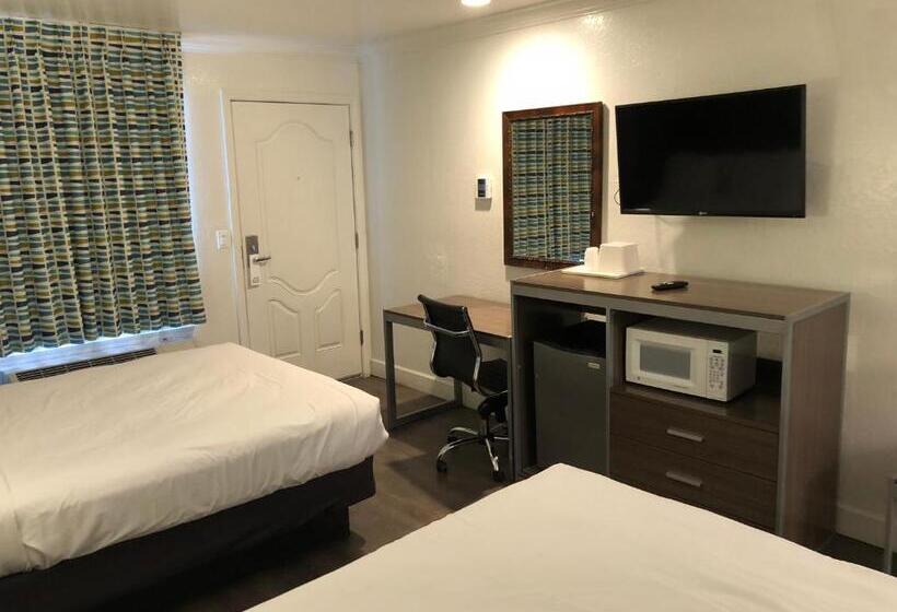 Номер Deluxe, Gilroy Inn