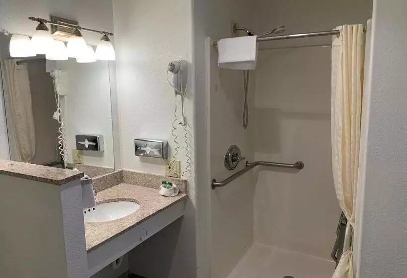 اتاق استاندارد برای معلولان, Gilroy Inn