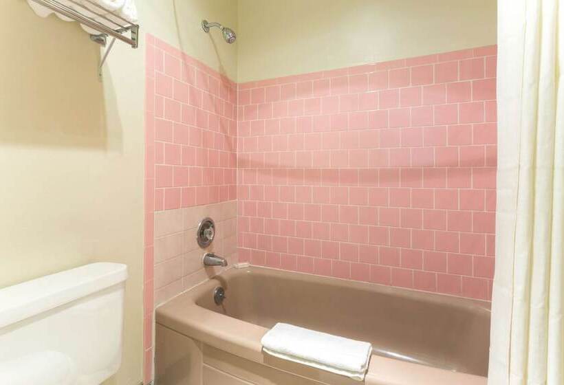 Номер Deluxe, Knights Inn   Baker City