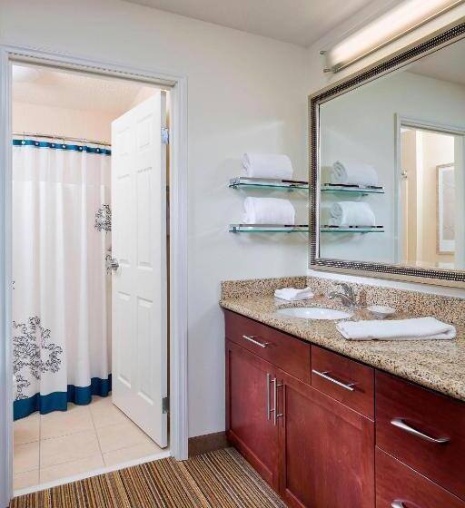 带城市景观的套间, Residence Inn By Marriott Cedar Rapids