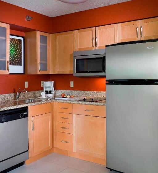 带城市景观的套间, Residence Inn By Marriott Cedar Rapids