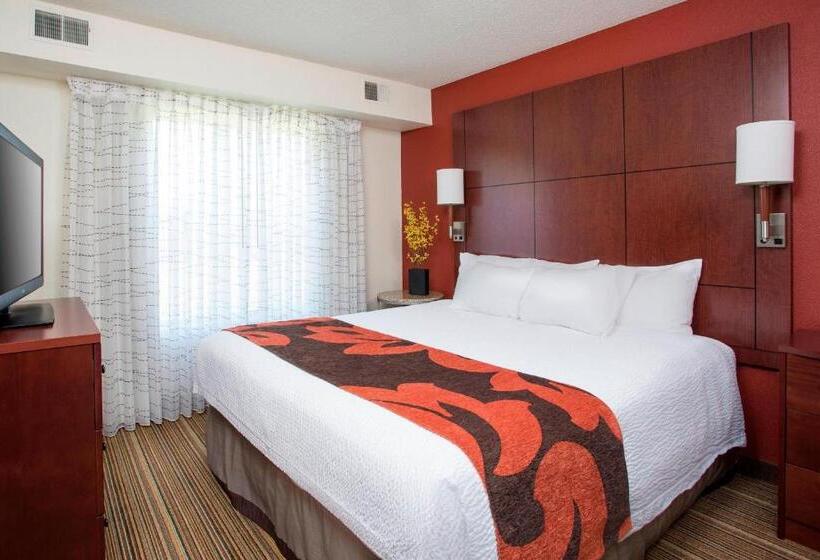 带大床的标准工作室, Residence Inn Rockford