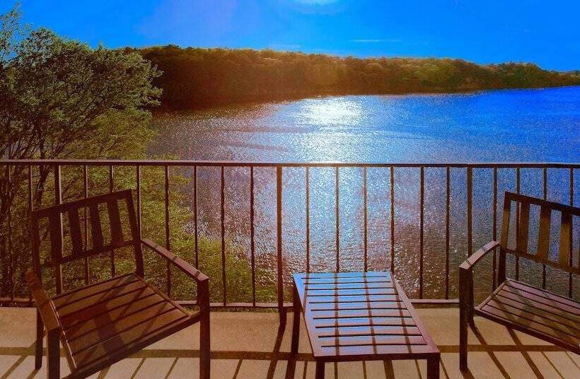Люкс Вид на Реку, The Vue Boutique Hotel & Boathouse