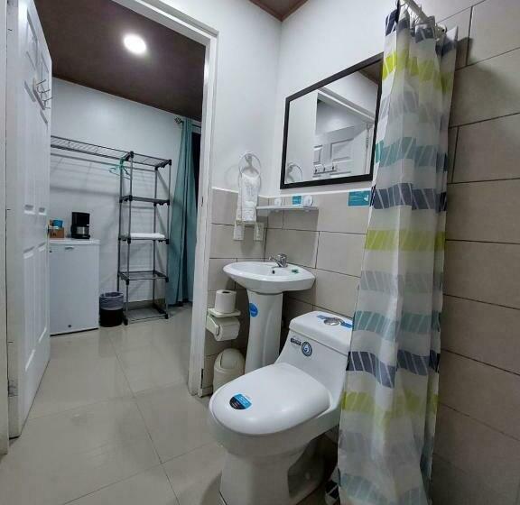 标准间, Carlota Tamarindo