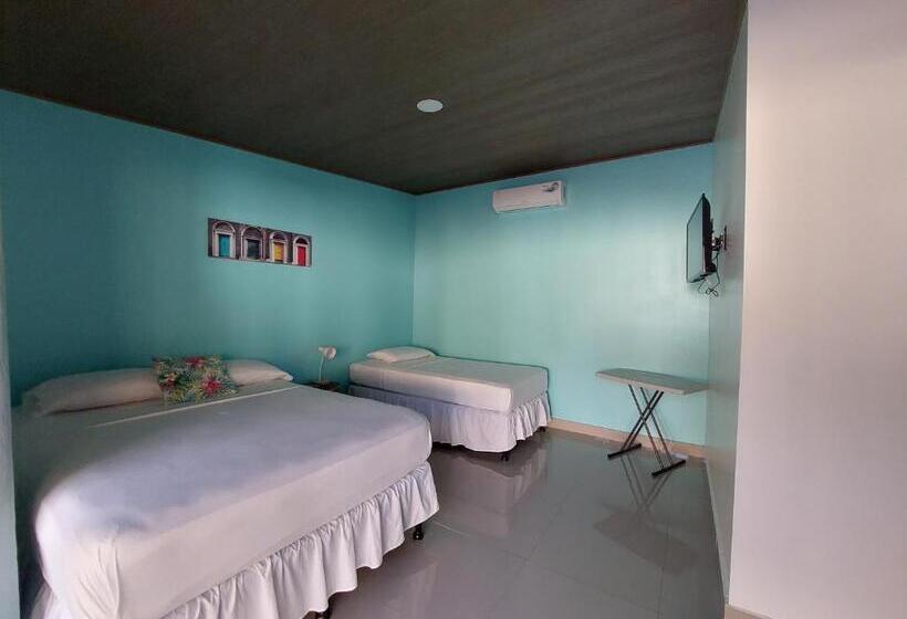 标准间, Carlota Tamarindo