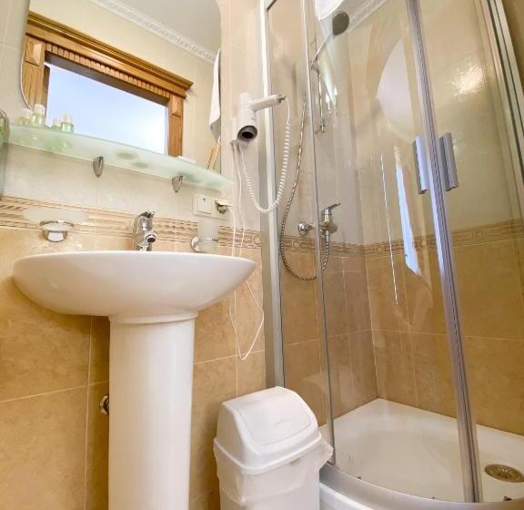 اتاق راحتی سه تخته, петрос Family