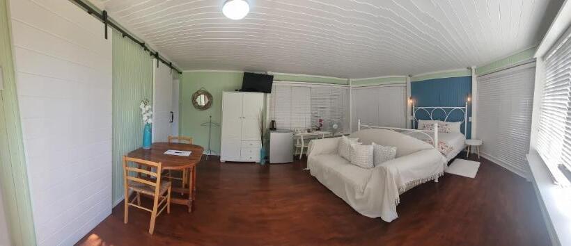 بنجلو قياسى مطلّ علي الحديقة, Sacred Mountain Lodge