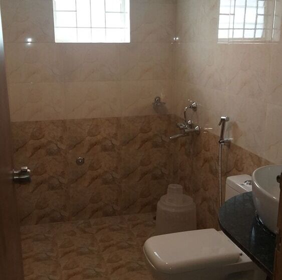 غرفة عائلية, Airport City