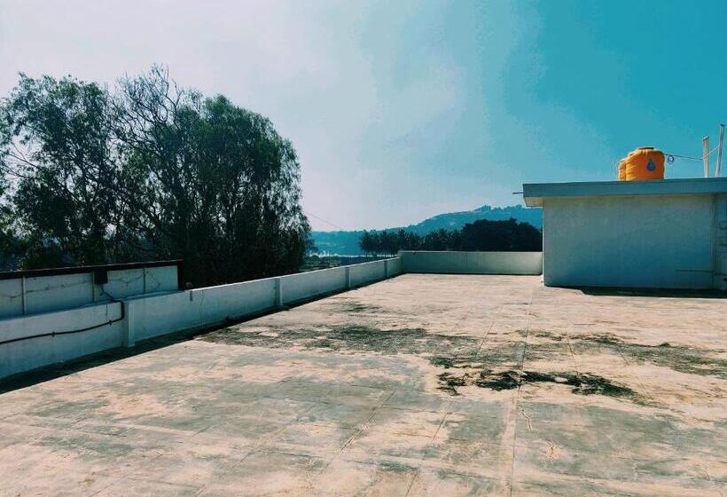 标准间, Airport City