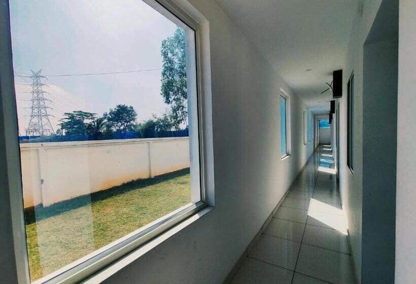 标准间, Airport City