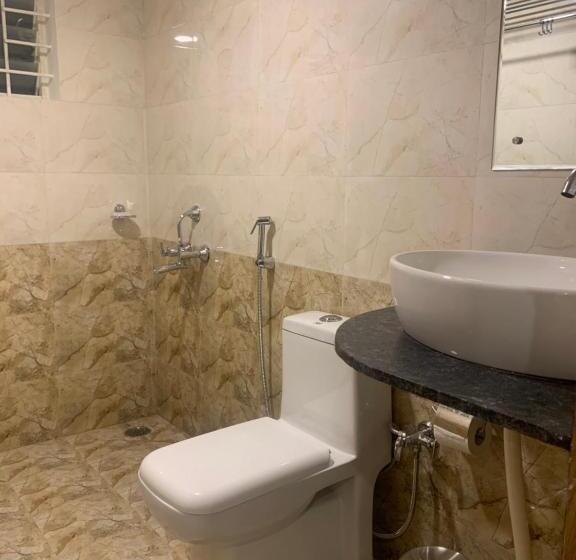 غرفة عائلية, Airport City