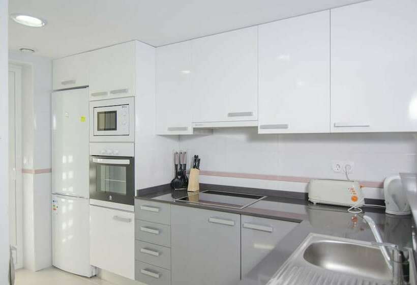 Апартаменты 2 Спальни Вид на Море, Novabeach Apartments   Marholidays