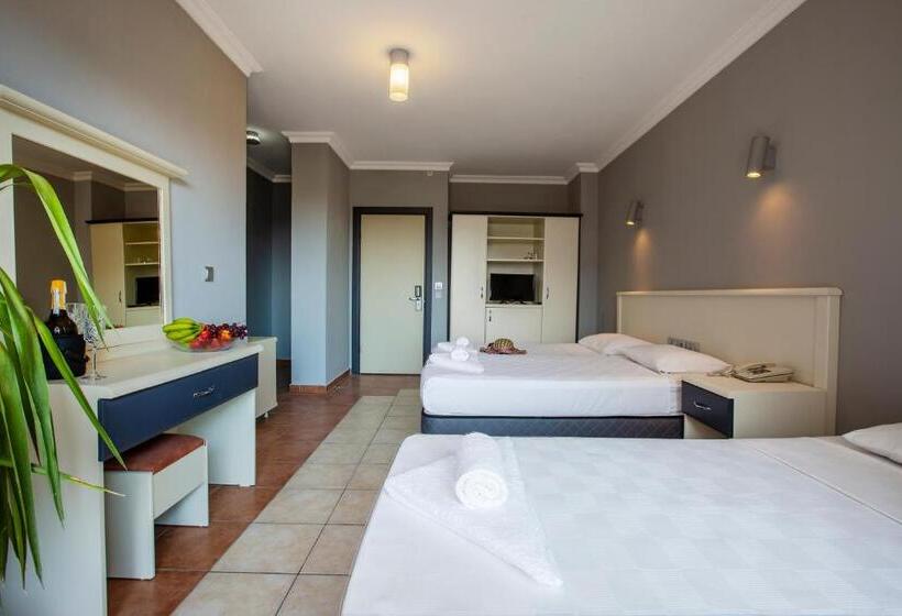 اتاق استاندارد سه تخته با بالکن, Grand Alisa Hotel – Ex.royalisa