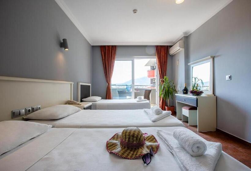 Habitación Estándar con Balcón, Grand Alisa Hotel – Ex.royalisa