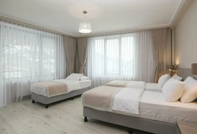 اتاق استاندارد سه نفره, Sunset Terrace Mestia
