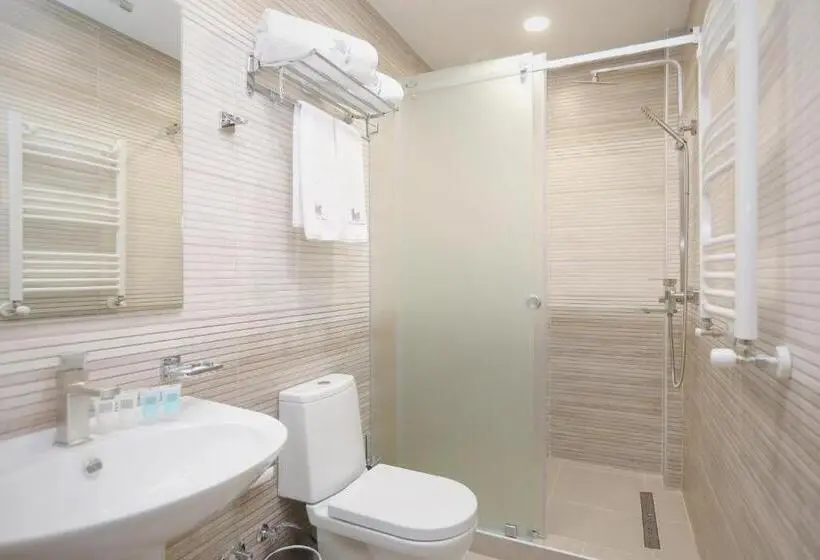 اتاق استاندارد سه نفره, Sunset Terrace Mestia