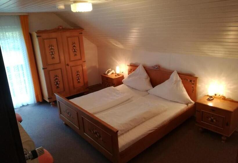 Camera Familiare, Waldhaus