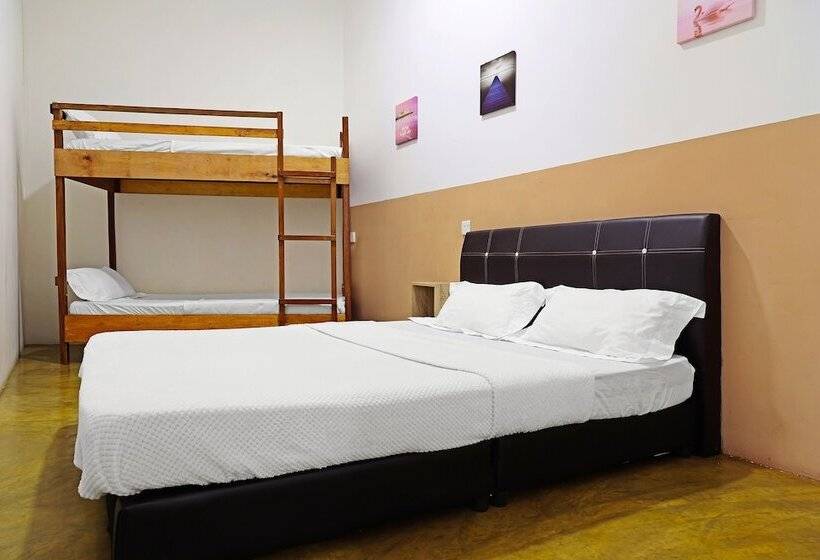 חדר משפחתי, Spot On 89805 The Traveler Home