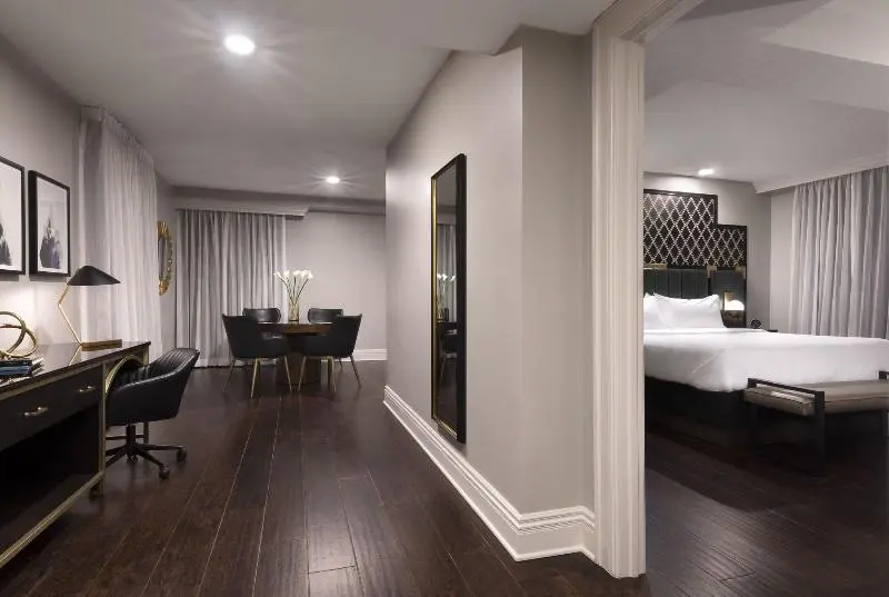 سوئیت با تخت بزرگ, The Warrior Hotel, Autograph Collection