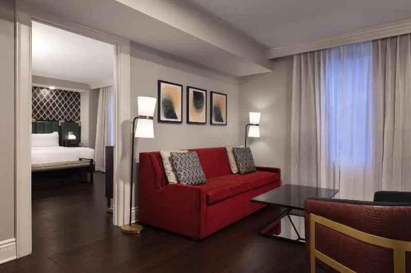 سوئیت با تخت بزرگ, The Warrior Hotel, Autograph Collection