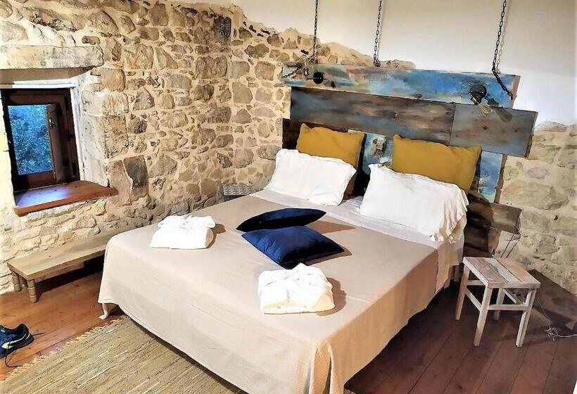 استودیوی سوپریور, Only For Two Giumbabulla