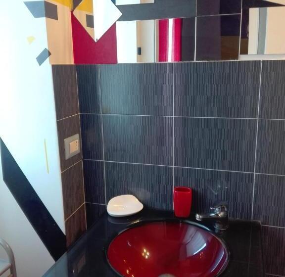 سوییت جونیور با بالکن, Only For Two Giumbabulla