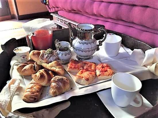 سوئیت با بالکن, Only For Two Giumbabulla