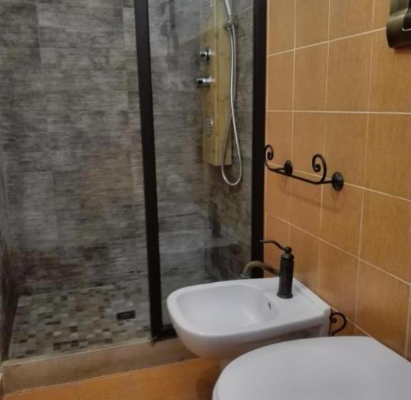 سوئیت با بالکن, Only For Two Giumbabulla