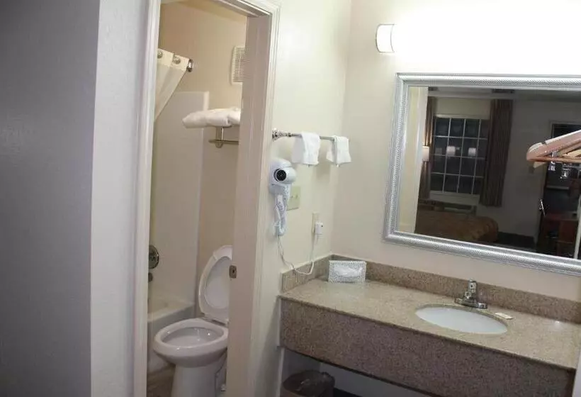 キングサイズベッドのスタンダードルーム, Americas Best Value Inn Tuscaloosa