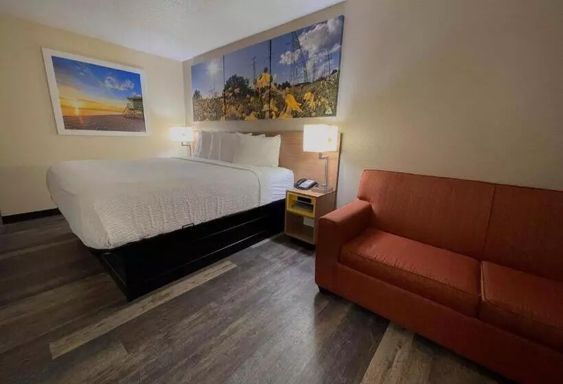 Standard-huone King-vuode, Days Inn & Suites By Wyndham Kaukauna Wi