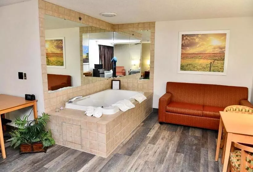 Sviitti King-vuode, Days Inn & Suites By Wyndham Kaukauna Wi