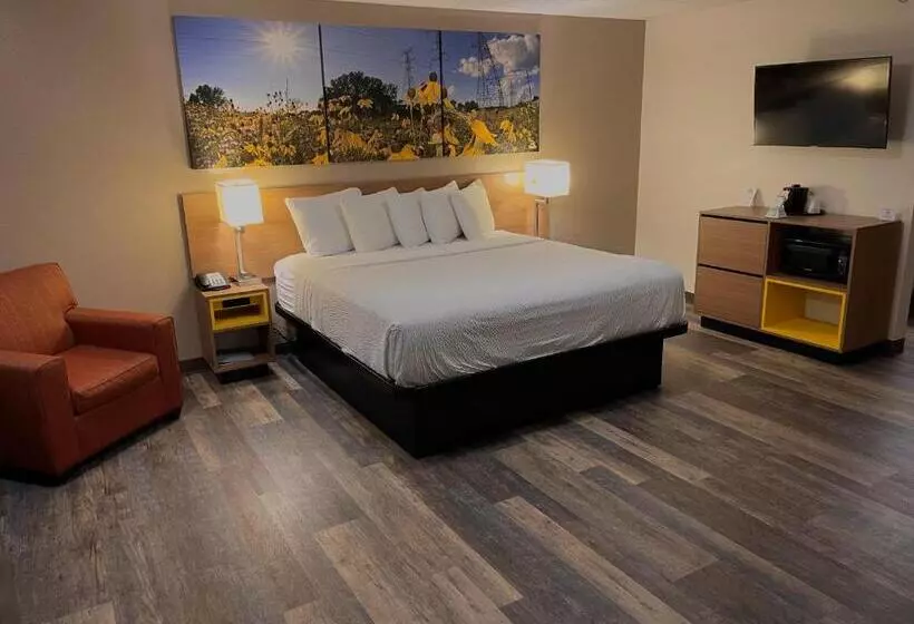 Sviitti King-vuode, Days Inn & Suites By Wyndham Kaukauna Wi