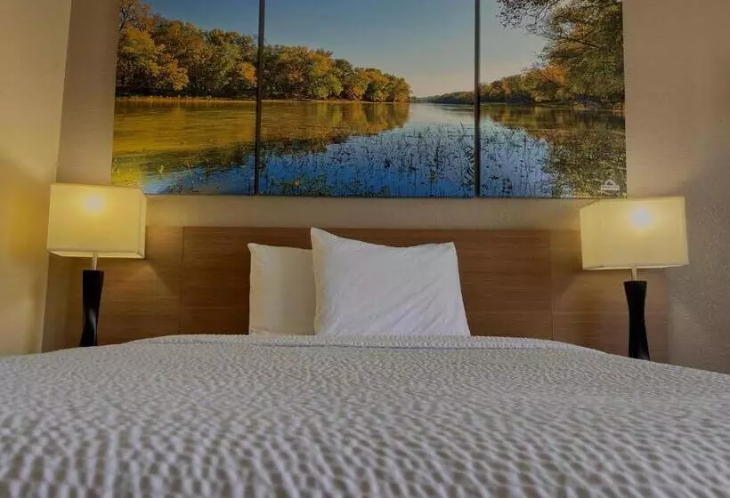 Standard-invahuone, Days Inn & Suites By Wyndham Kaukauna Wi