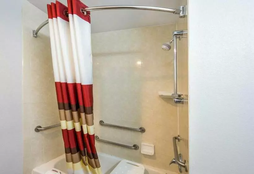 اتاق دلوکس مخصوص معلولین, Ramada By Wyndham Medford Airport North