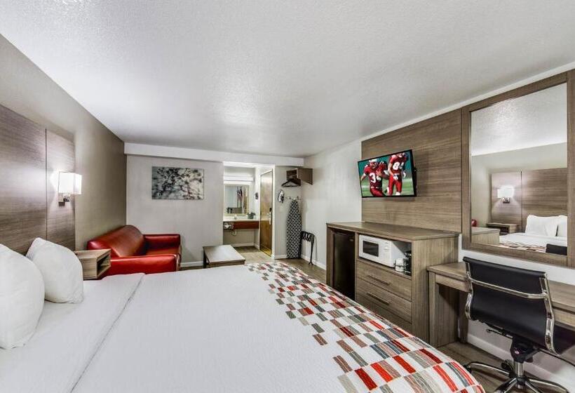 キングサイズベッドのスーペリアルーム, Ramada By Wyndham Medford Airport North