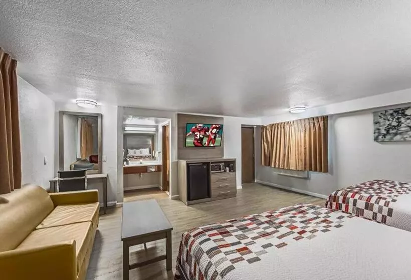 Suite Queen Bed, Ramada By Wyndham Medford Airport North