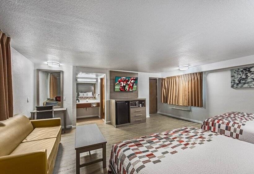 クイーンサイズベッドのスイートルーム, Ramada By Wyndham Medford Airport North