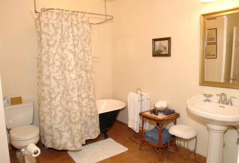 スイート, Secret Garden Inn & Cottages