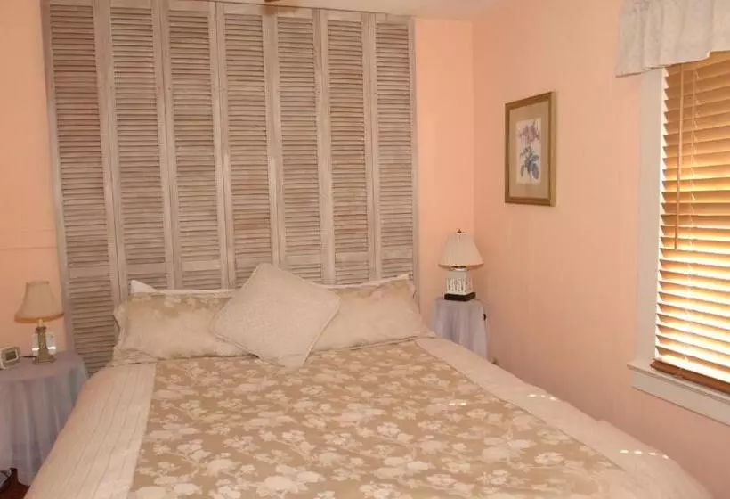 スイート, Secret Garden Inn & Cottages