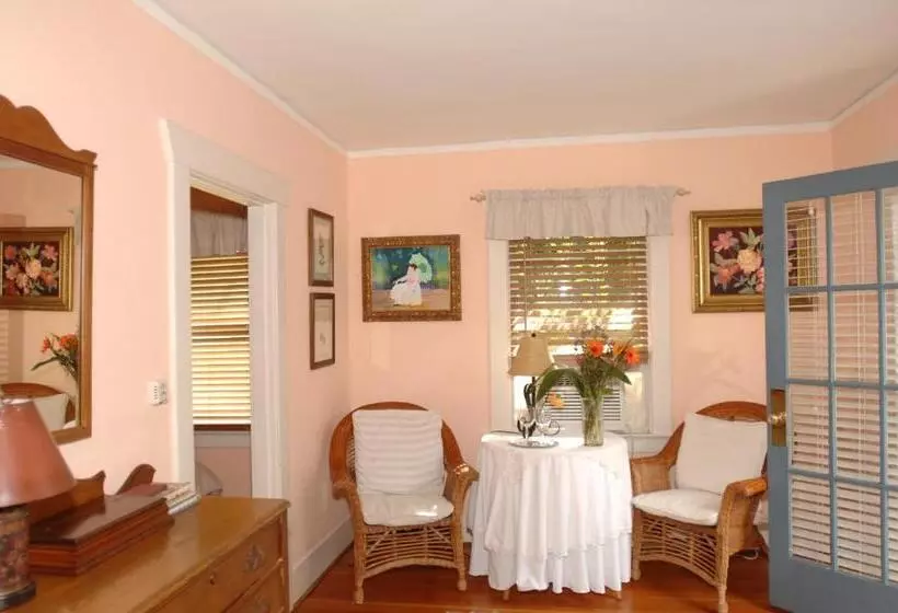 スイート, Secret Garden Inn & Cottages