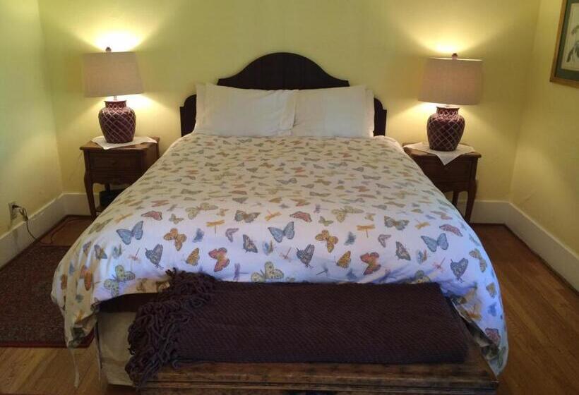 جناح, Secret Garden Inn & Cottages