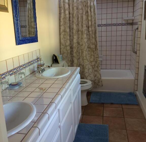 غرفة قياسية مطلّة علي الحديقة, Secret Garden Inn & Cottages