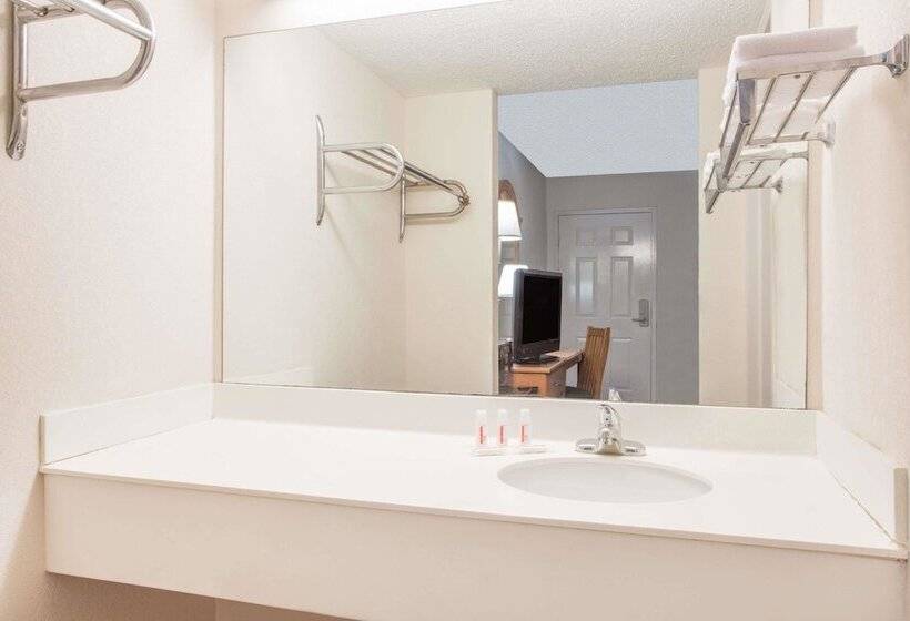 غرفه قياسيه سريرين مزدوجين, Super 8 By Wyndham Lavonia