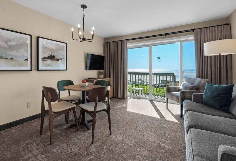 جناح عائلي, Schooner S Cove Inn