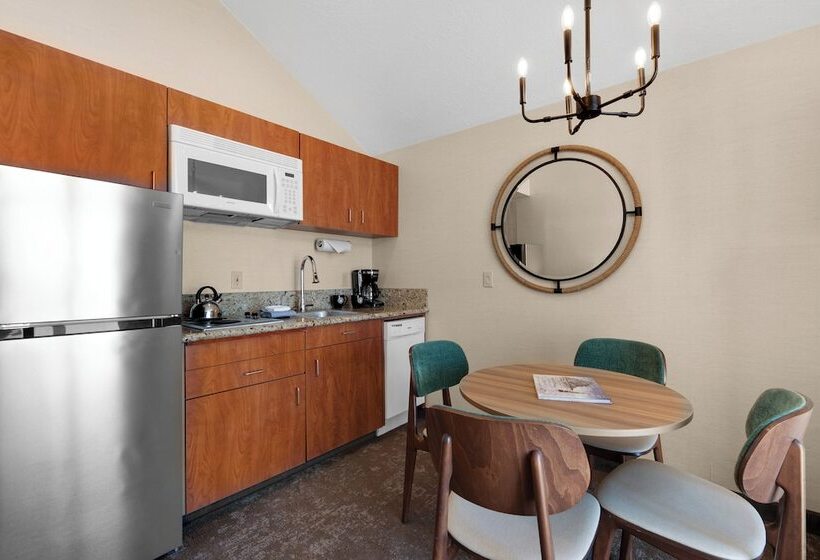 جناح عائلي, Schooner S Cove Inn