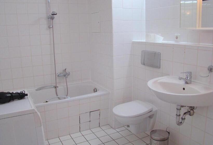 اتاق استاندارد چهارنفره با سرویس بهداشتی مشترک, Bnb Potsdamer Platz Rooms & Apartments